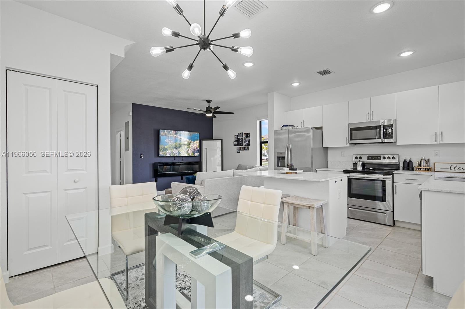 ENCLAVE SOUTH PHASE 2 - Residential Lease