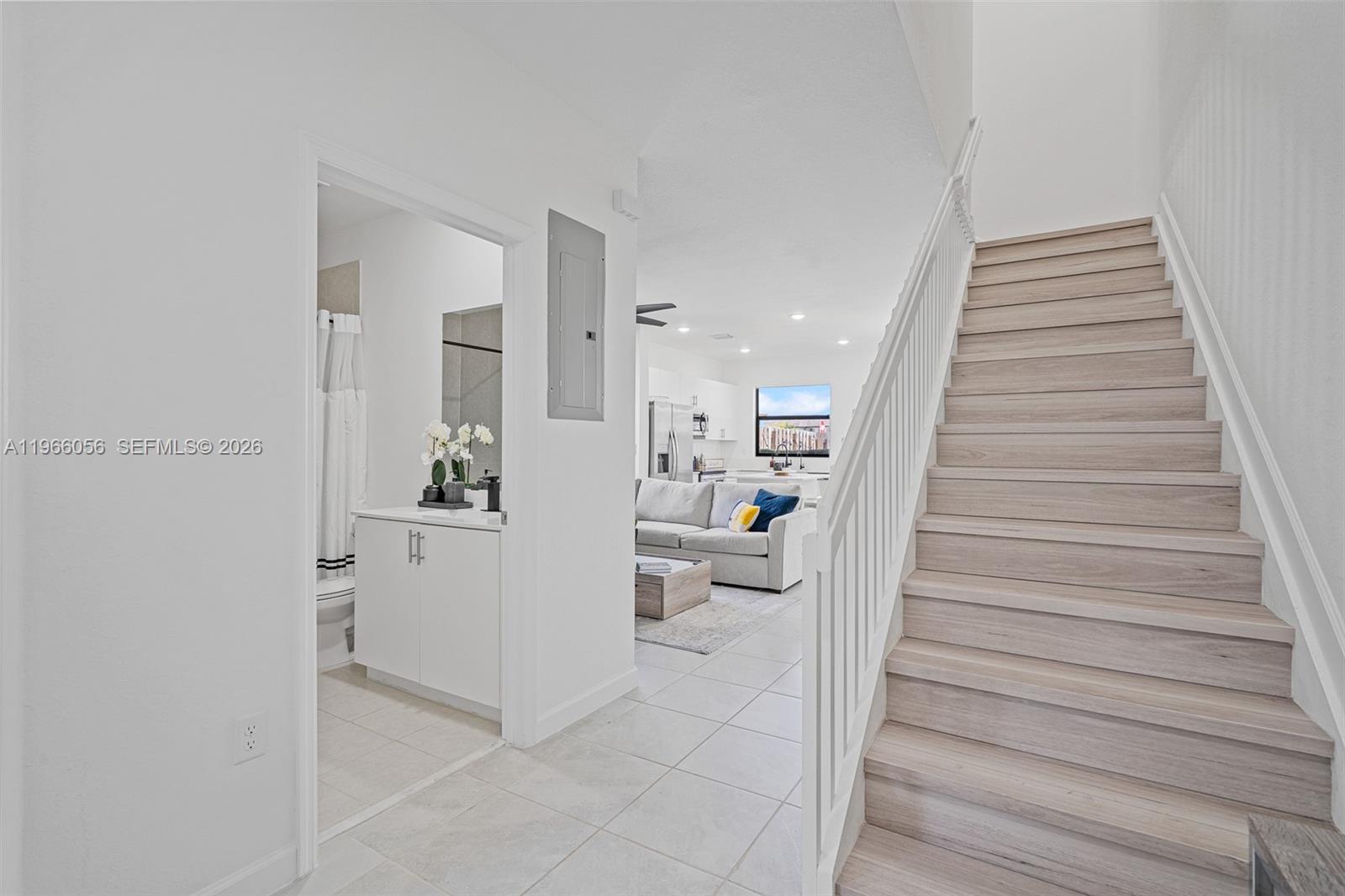 ENCLAVE SOUTH PHASE 2 - Residential Lease