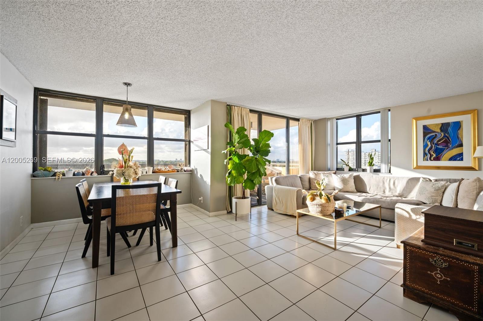 2555 Collins Ave 1002