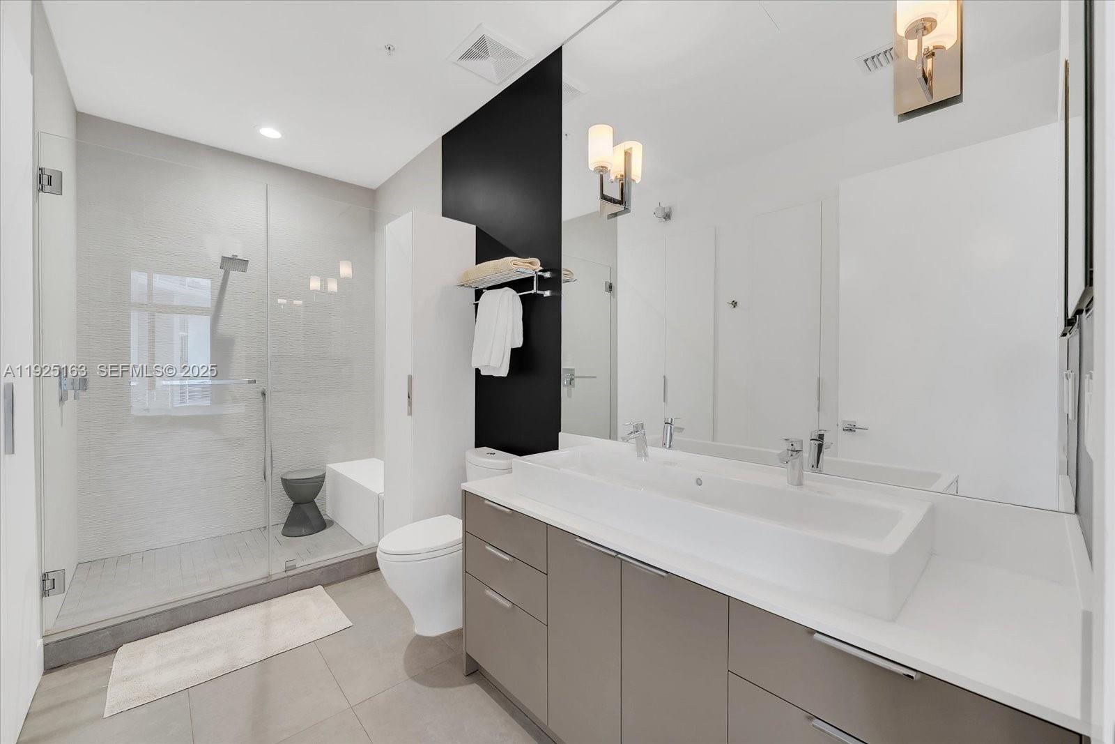 THE MERIDIAN CONDO - Residential