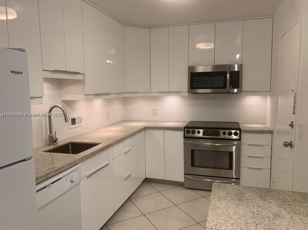 10185 Collins Ave 1402