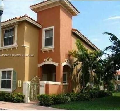 REDUCED AND AN AMAZING PRICE!!!!!!!!!!COMPLETELY RENOVATED 3 BEDROOM 3 BATH TOWNHOME IN DANIA BEACH,2 MASTER SUITES UPSTAIRS,ONE BEDROOM WITH FULL BATH DOWNSATAIRS.CLOSE TO I-95,TURNPIKE,TRI-RAIL,15 MINUTES TO THE BEACH.WASHER/DRYER INSIDE THE UNIT.RESORT STYLE LIVING,NICE COMMUNITY POOL AND HOT TUB.PRIVATE PATIO.