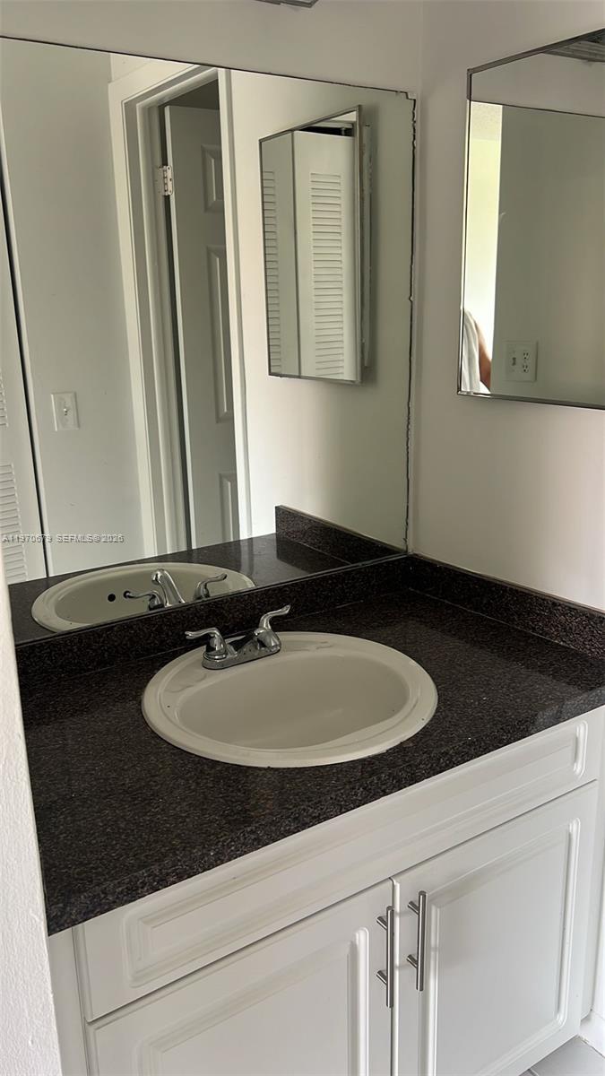 BANYAN TREE FIVE CONDO - Residential