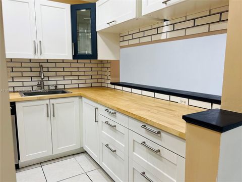 8000 Fairview Dr 310 Tamarac FL 33321