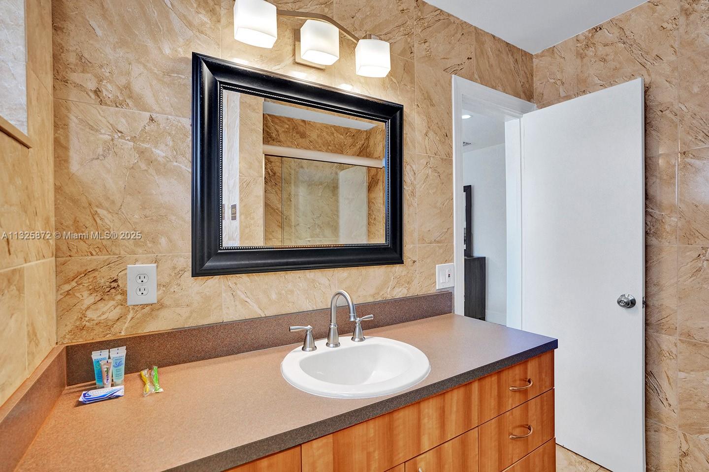 HOLLYWOOD LAKES SECTION - Residential Lease