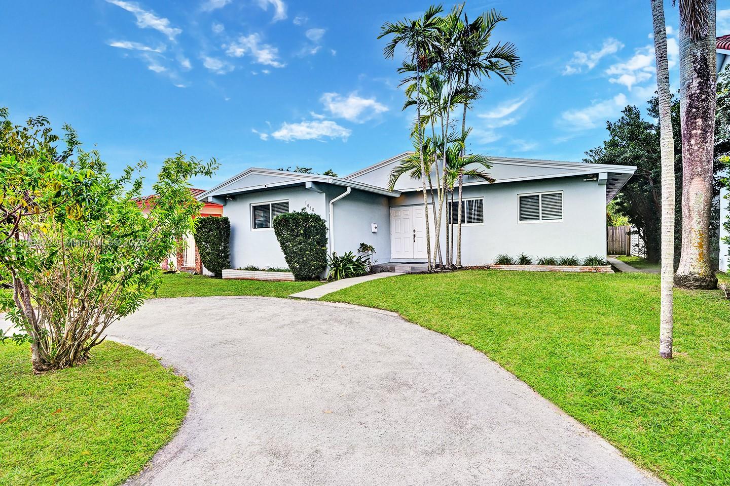 HOLLYWOOD LAKES SECTION - Residential Lease