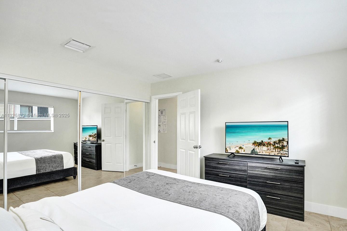 HOLLYWOOD LAKES SECTION - Residential Lease