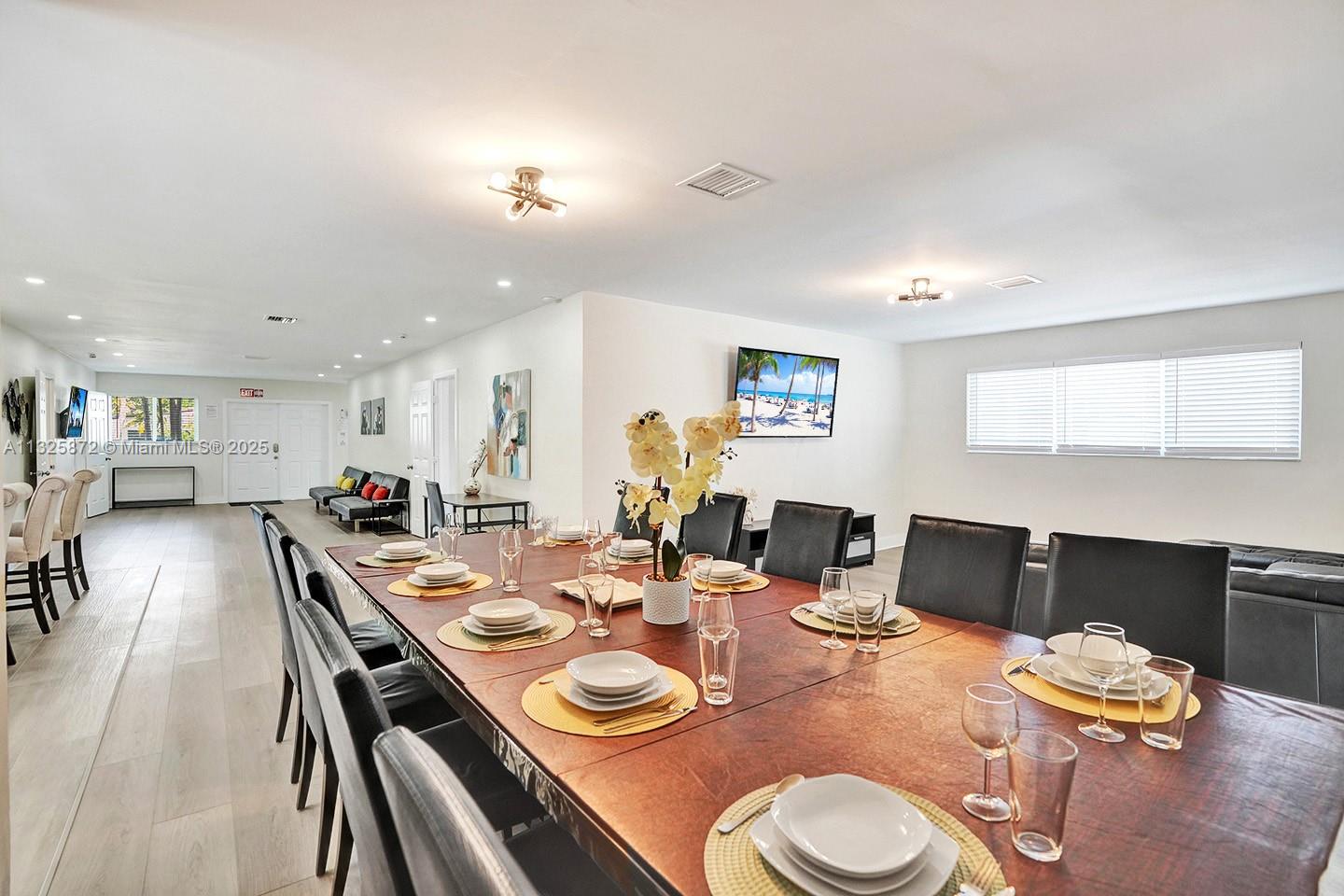 HOLLYWOOD LAKES SECTION - Residential Lease