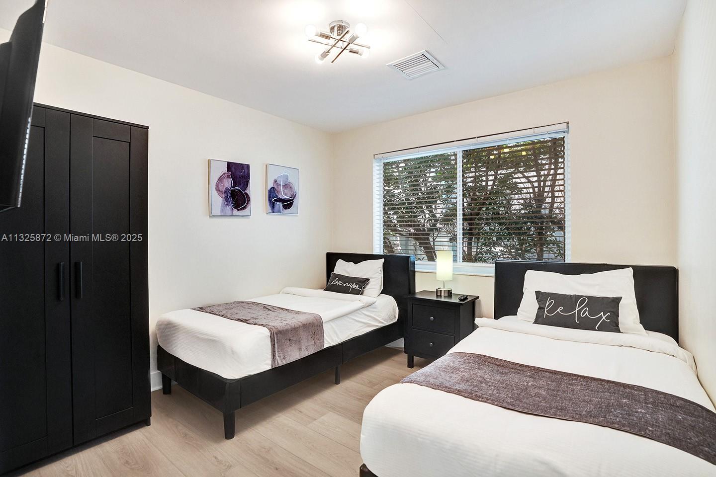 HOLLYWOOD LAKES SECTION - Residential Lease