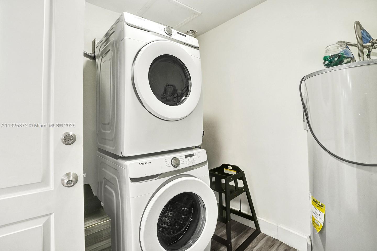 HOLLYWOOD LAKES SECTION - Residential Lease