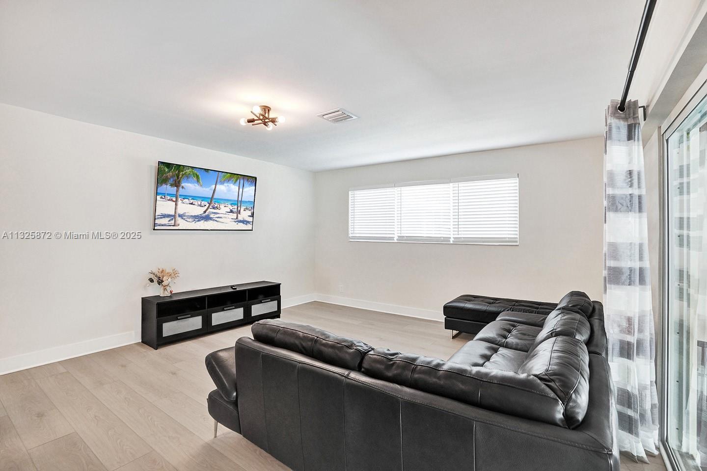 HOLLYWOOD LAKES SECTION - Residential Lease