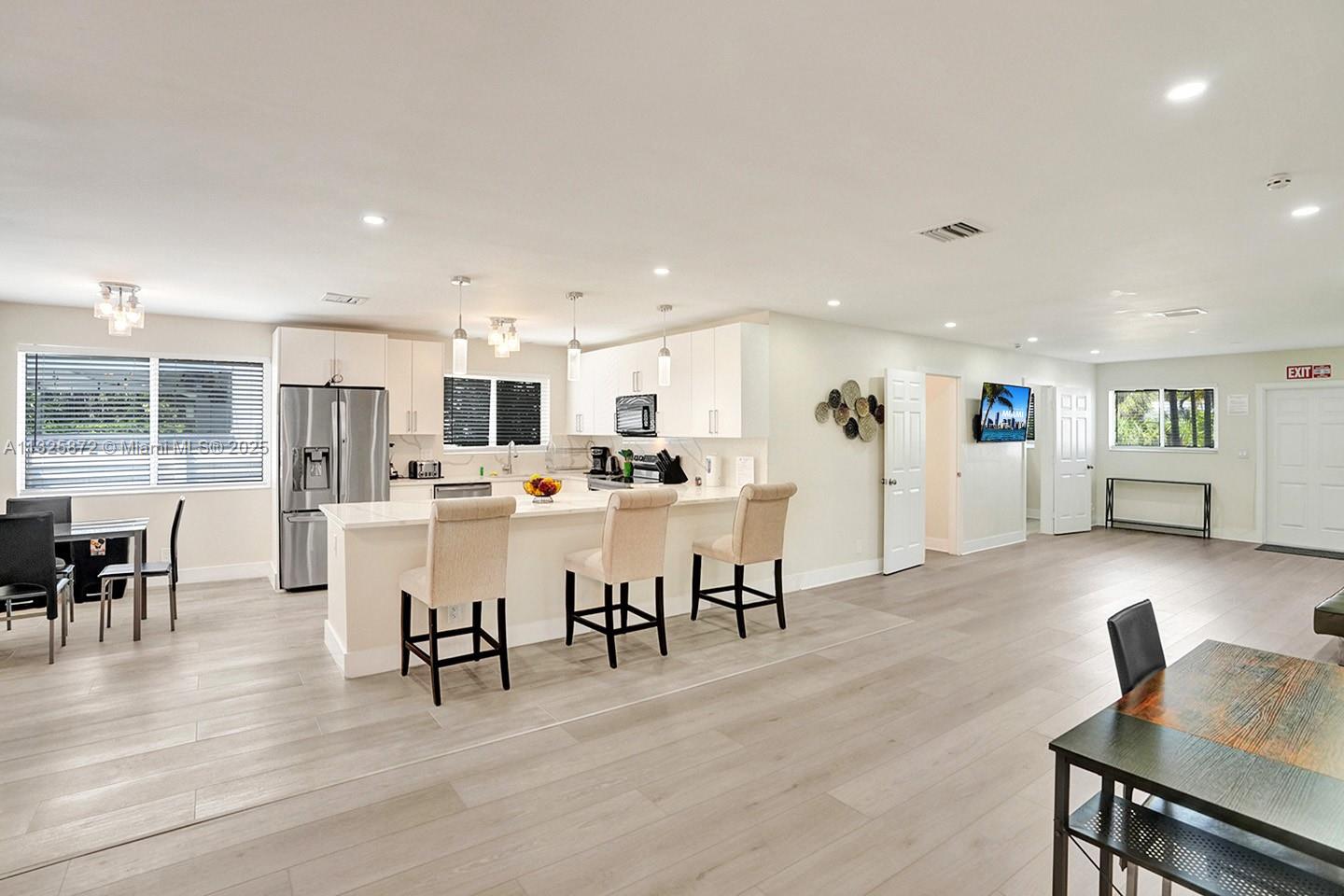 HOLLYWOOD LAKES SECTION - Residential Lease