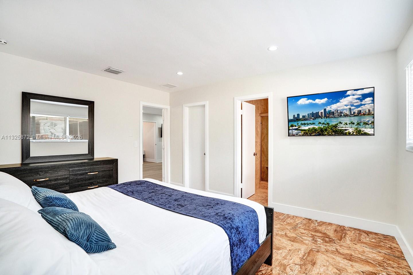 HOLLYWOOD LAKES SECTION - Residential Lease