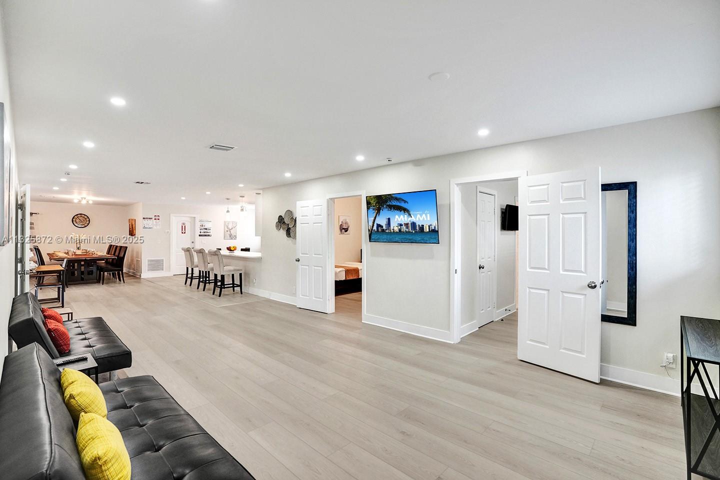 HOLLYWOOD LAKES SECTION - Residential Lease