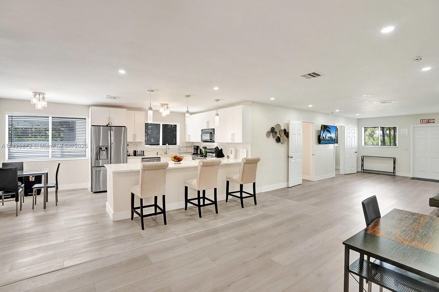 HOLLYWOOD LAKES SECTION - Residential Lease