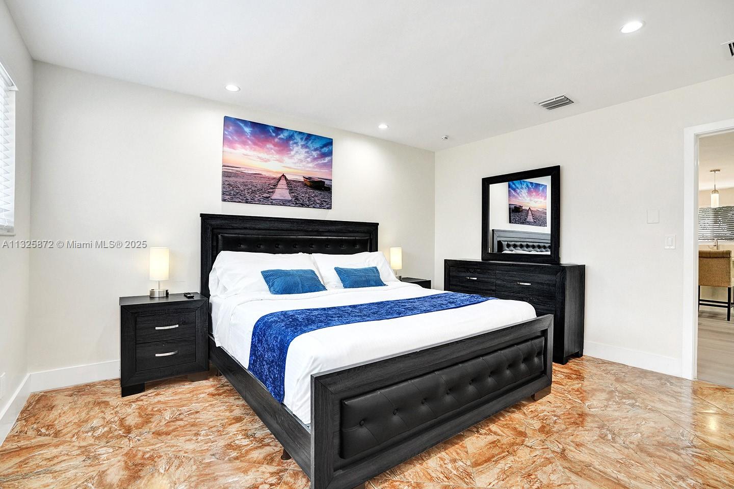 HOLLYWOOD LAKES SECTION - Residential Lease