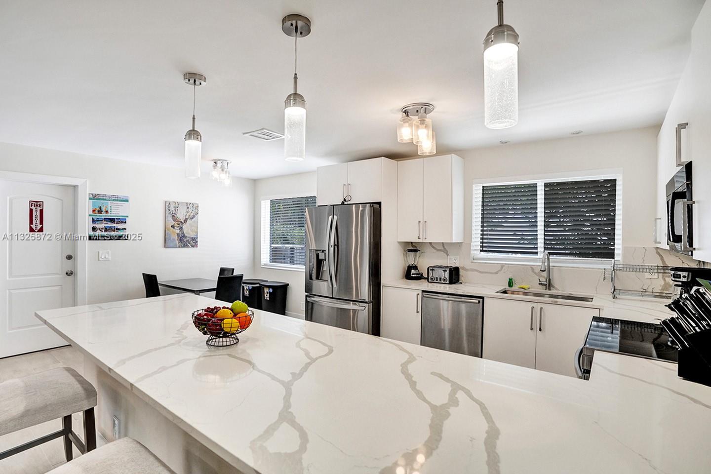 HOLLYWOOD LAKES SECTION - Residential Lease