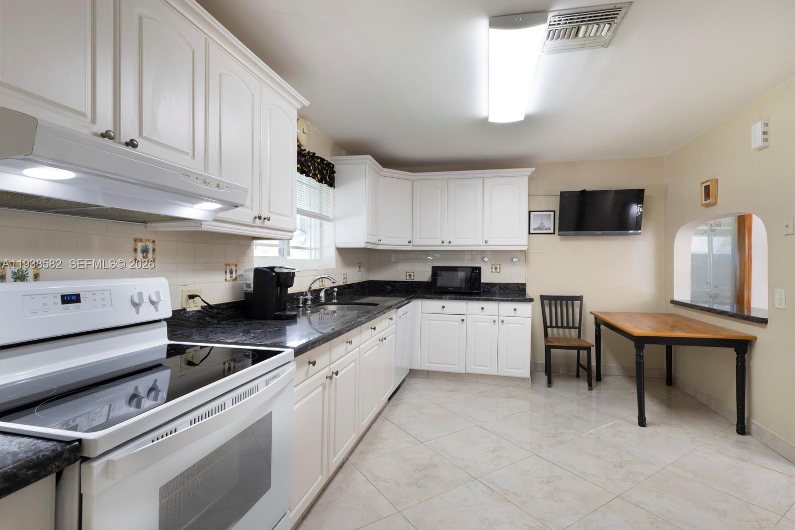 1ST ADDN BISCAYNE LAWN - Residential