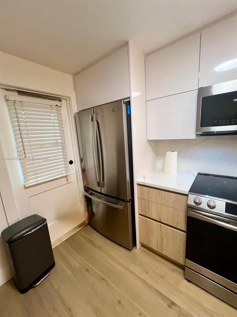 NO 17 PALM-AIRE COUNTRY C - Residential Lease