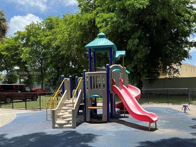 SAMARI LAKE EAST CONDO - Residential