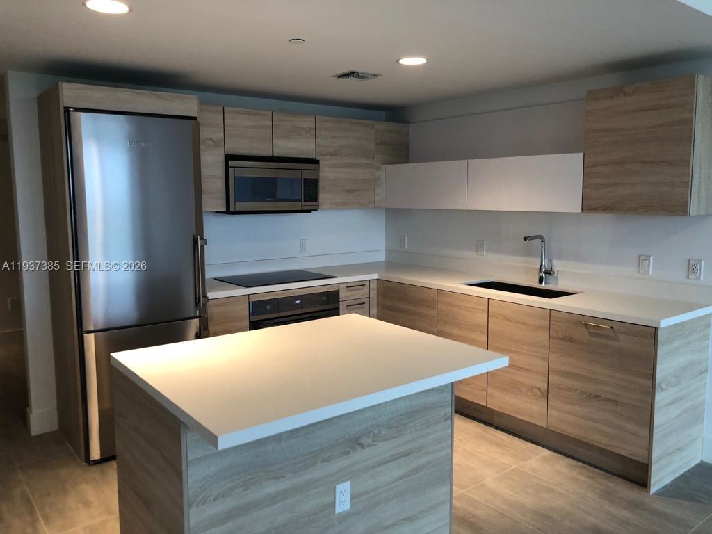 16385 BISCAYNE BLVD 1005