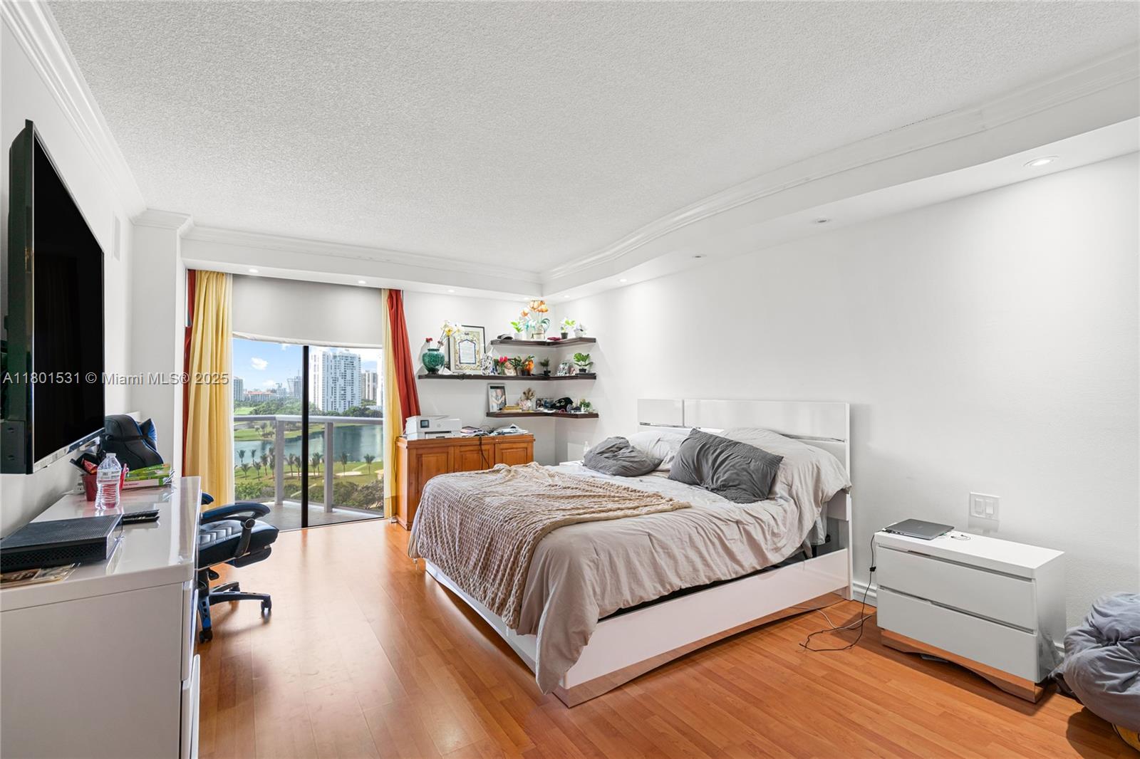 HAMPTONS WEST CONDO - Residential