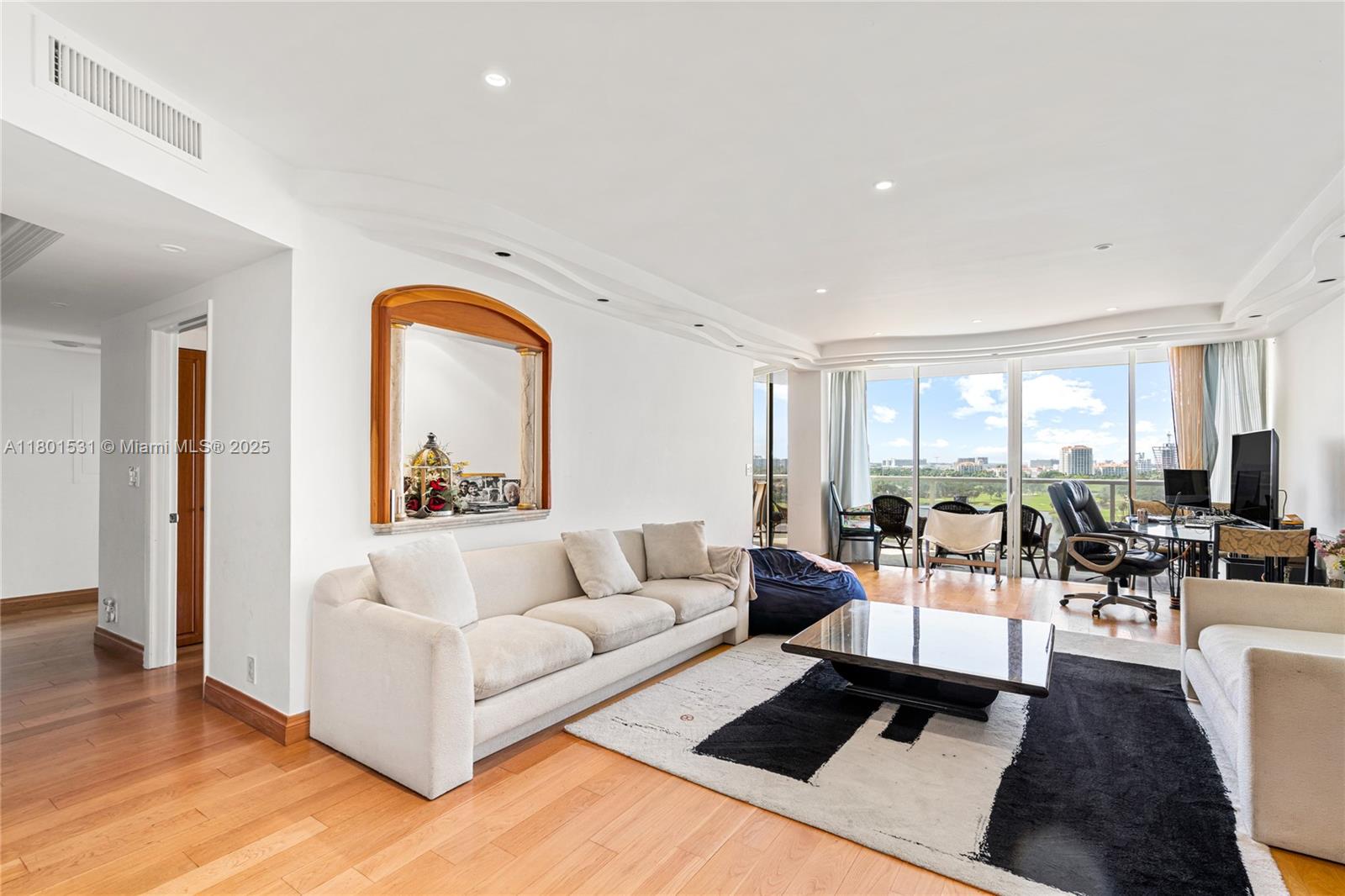 Property for Sale at 20281 E Country Club Dr 909, Aventura, Miami-Dade County, Florida - Bedrooms: 2 
Bathrooms: 2  - $635,000