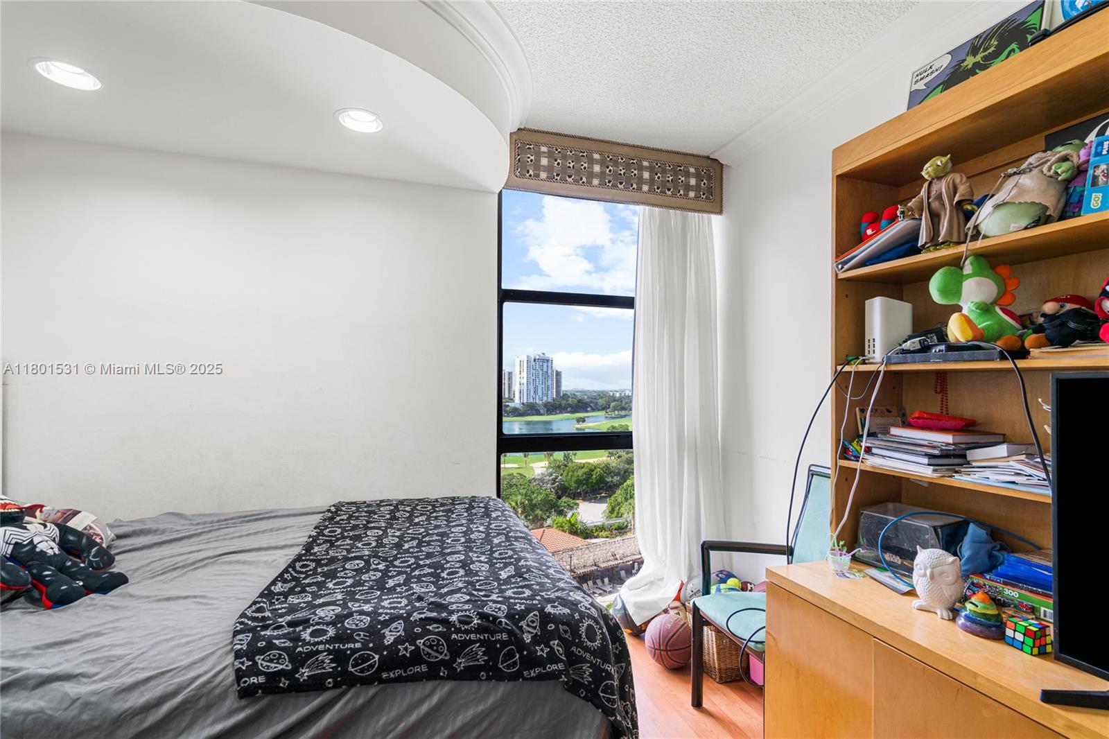 HAMPTONS WEST CONDO - Residential