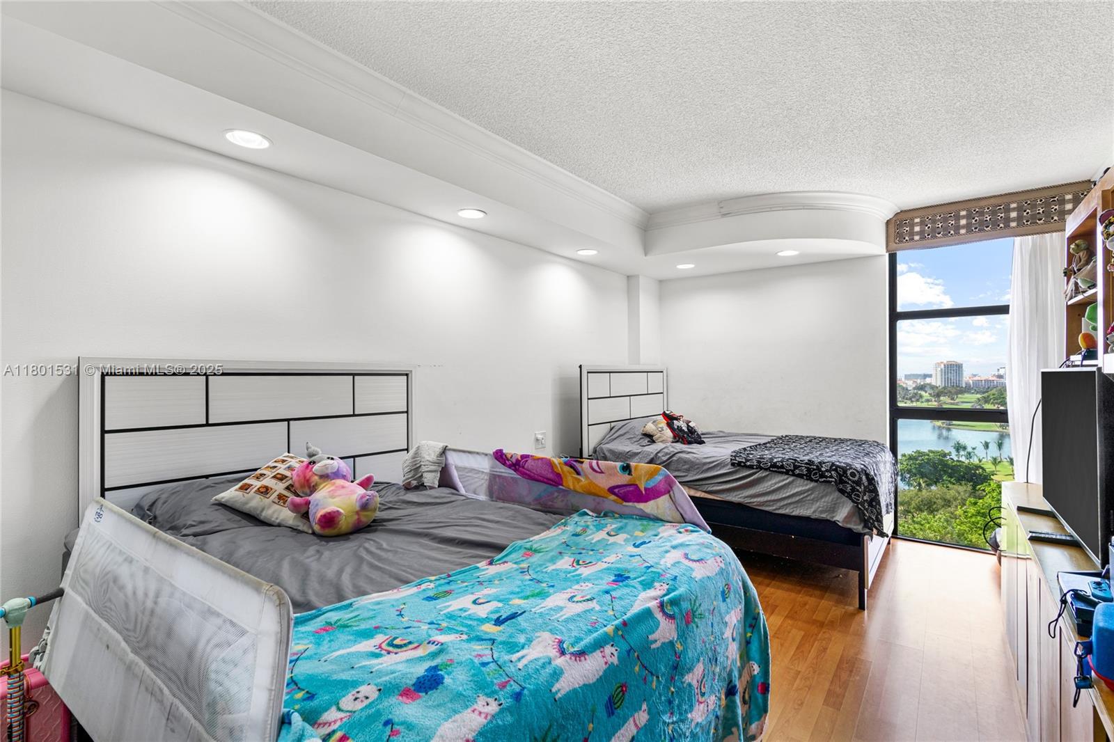 HAMPTONS WEST CONDO - Residential