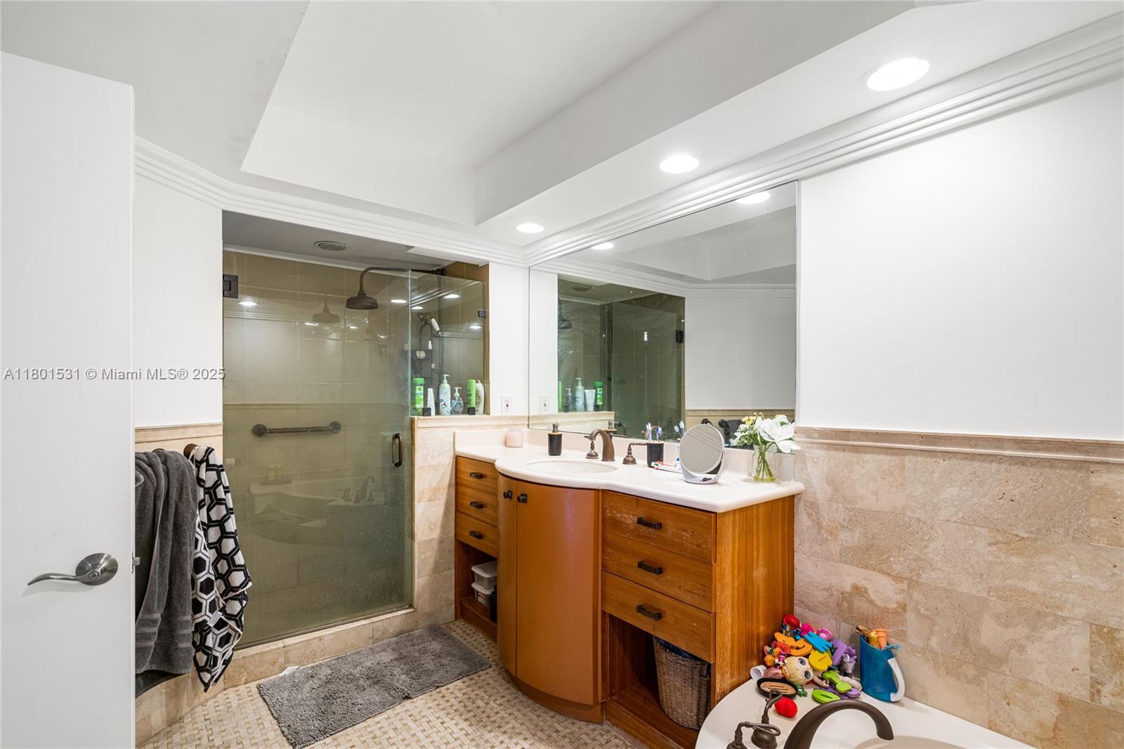 HAMPTONS WEST CONDO - Residential