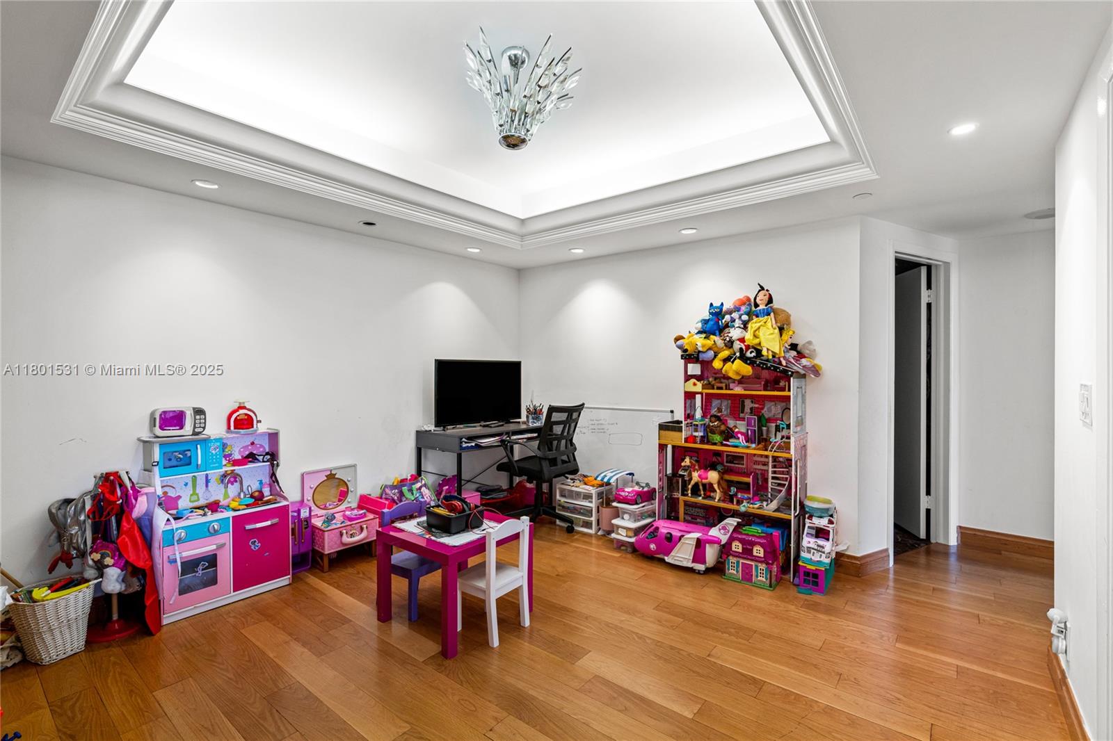 HAMPTONS WEST CONDO - Residential