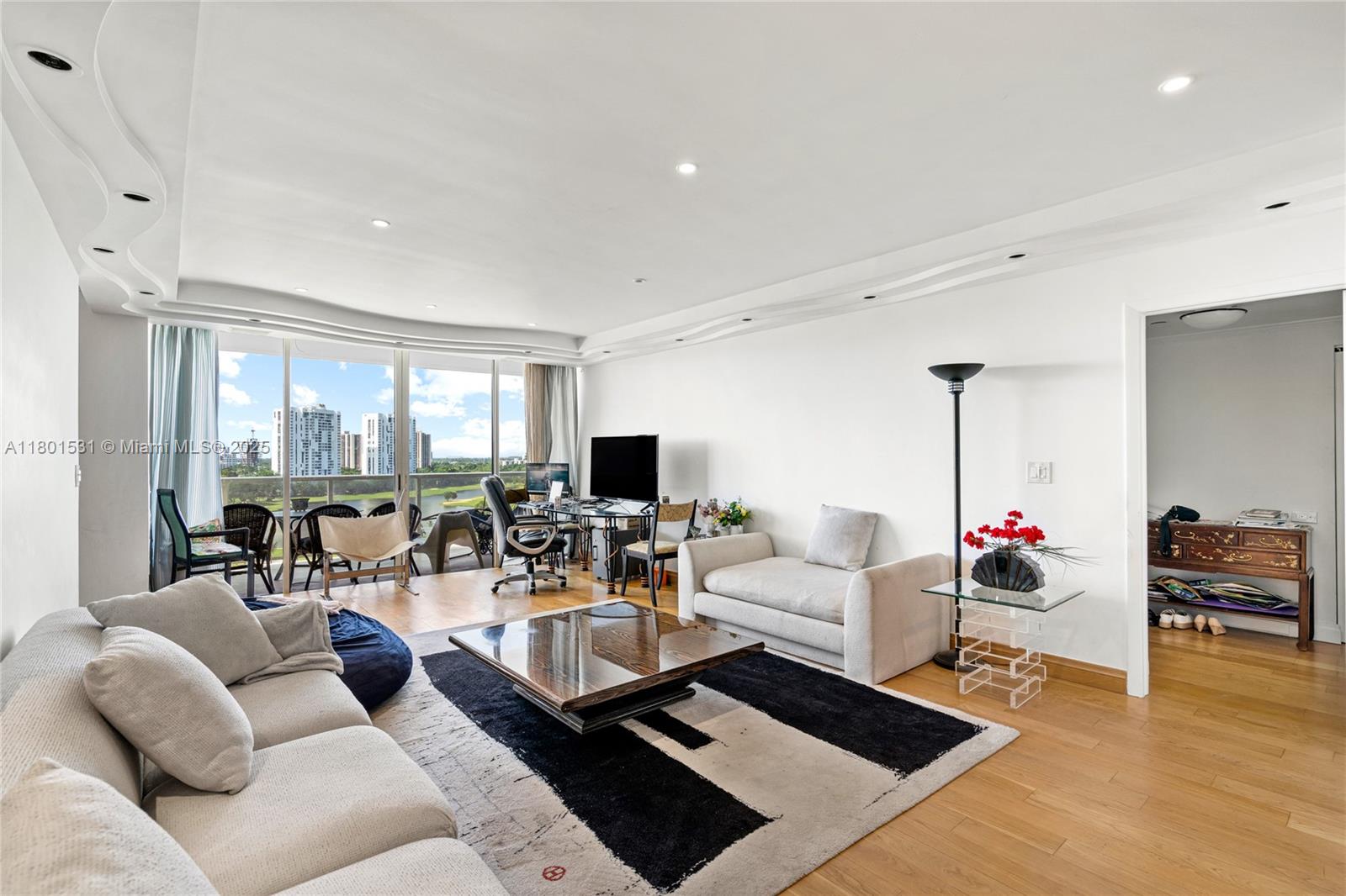 HAMPTONS WEST CONDO - Residential
