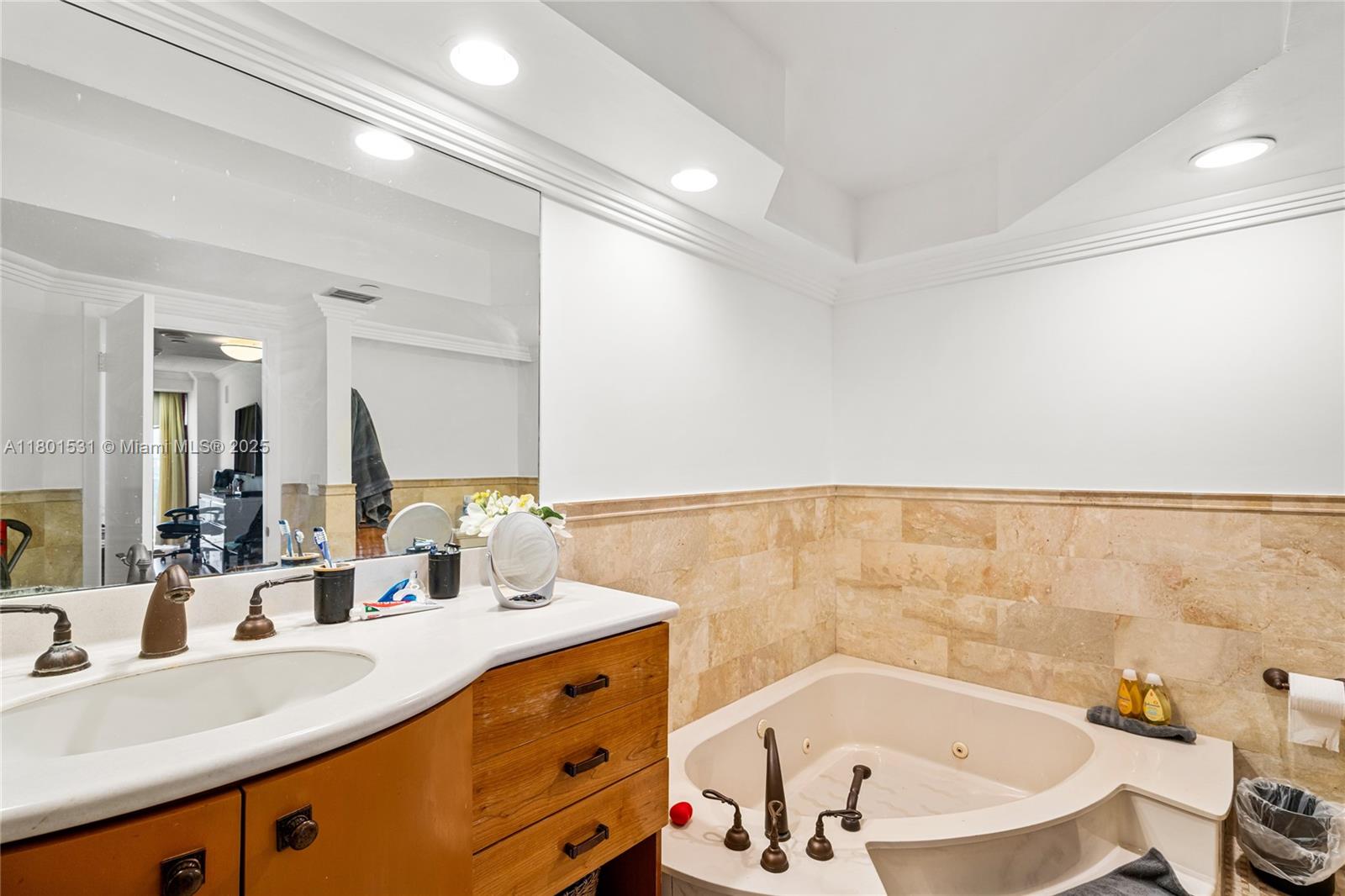 HAMPTONS WEST CONDO - Residential