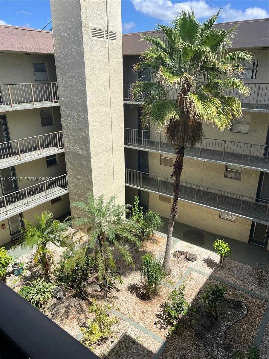 COURTYARDS OF BROWARD CON - Residential Lease