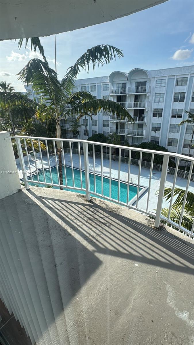 492 NW 165th St Rd C-512