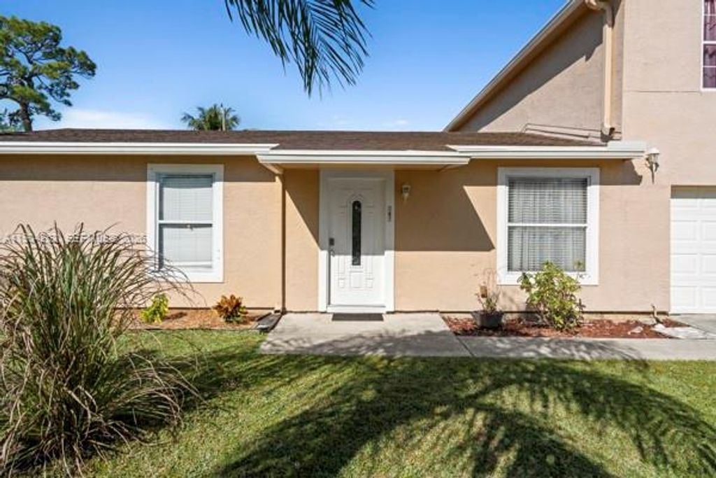 Photo of 707 SE Karrigan Ter, Port St Lucie, FL 34983 (MLS # A11904262)