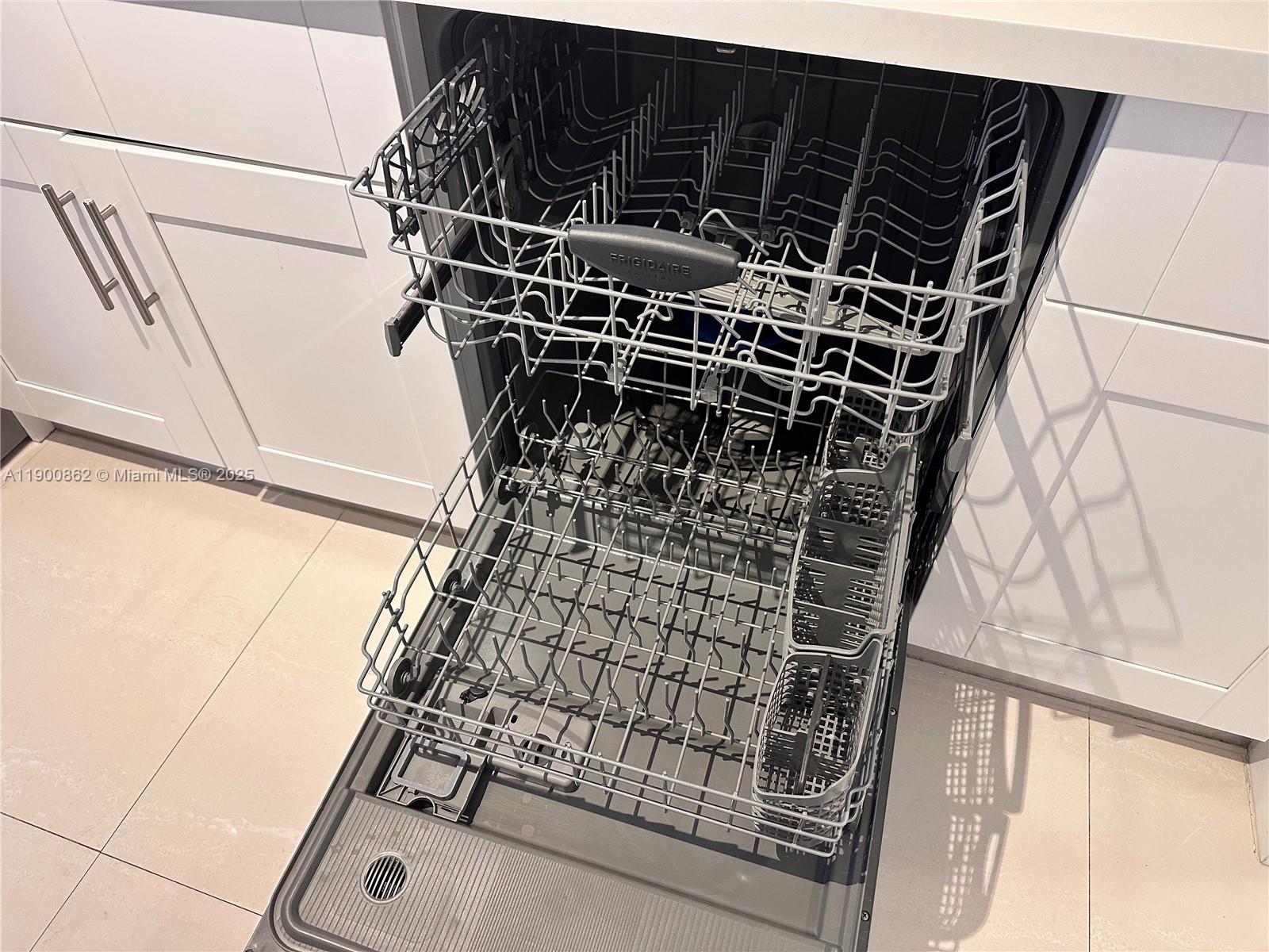 BAY VILLAGE CONDO - Residential Lease