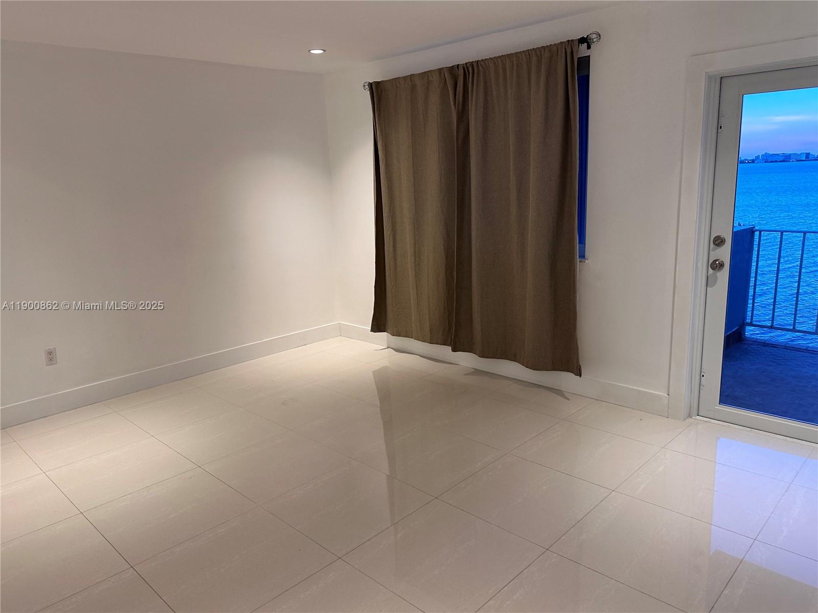 BAY VILLAGE CONDO - Residential Lease