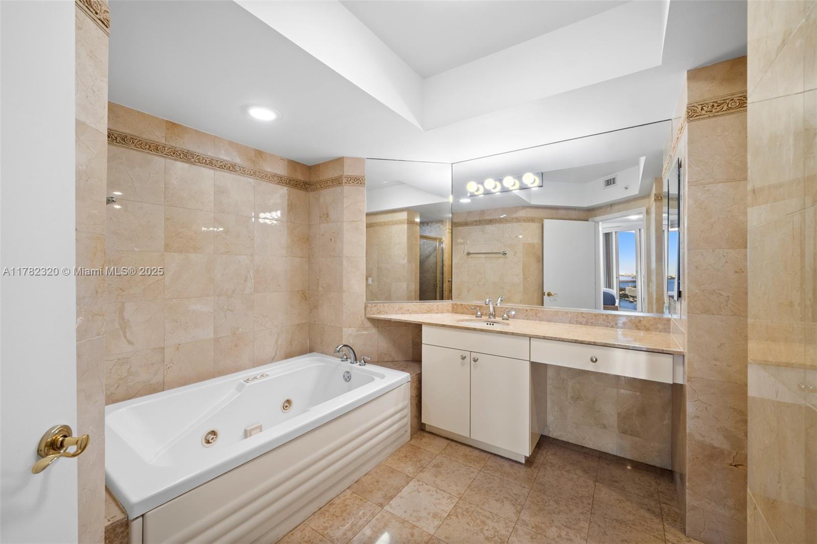 GREEN DIAMOND CONDO - Residential Lease