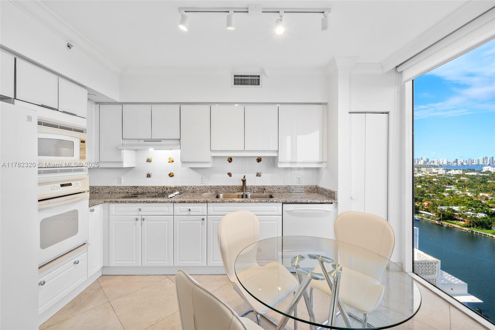 GREEN DIAMOND CONDO - Residential Lease