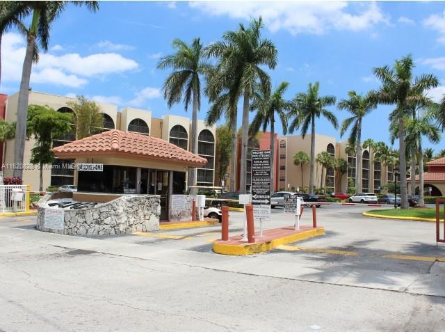 Sunny, spacious, and well-appointed apartment home, resort-style amenities, and beautifully maintained grounds, look no further. Aventura Harbor offers all these lifestyle choices plus effortless expressway convenience and the peace of mind of gated community living.