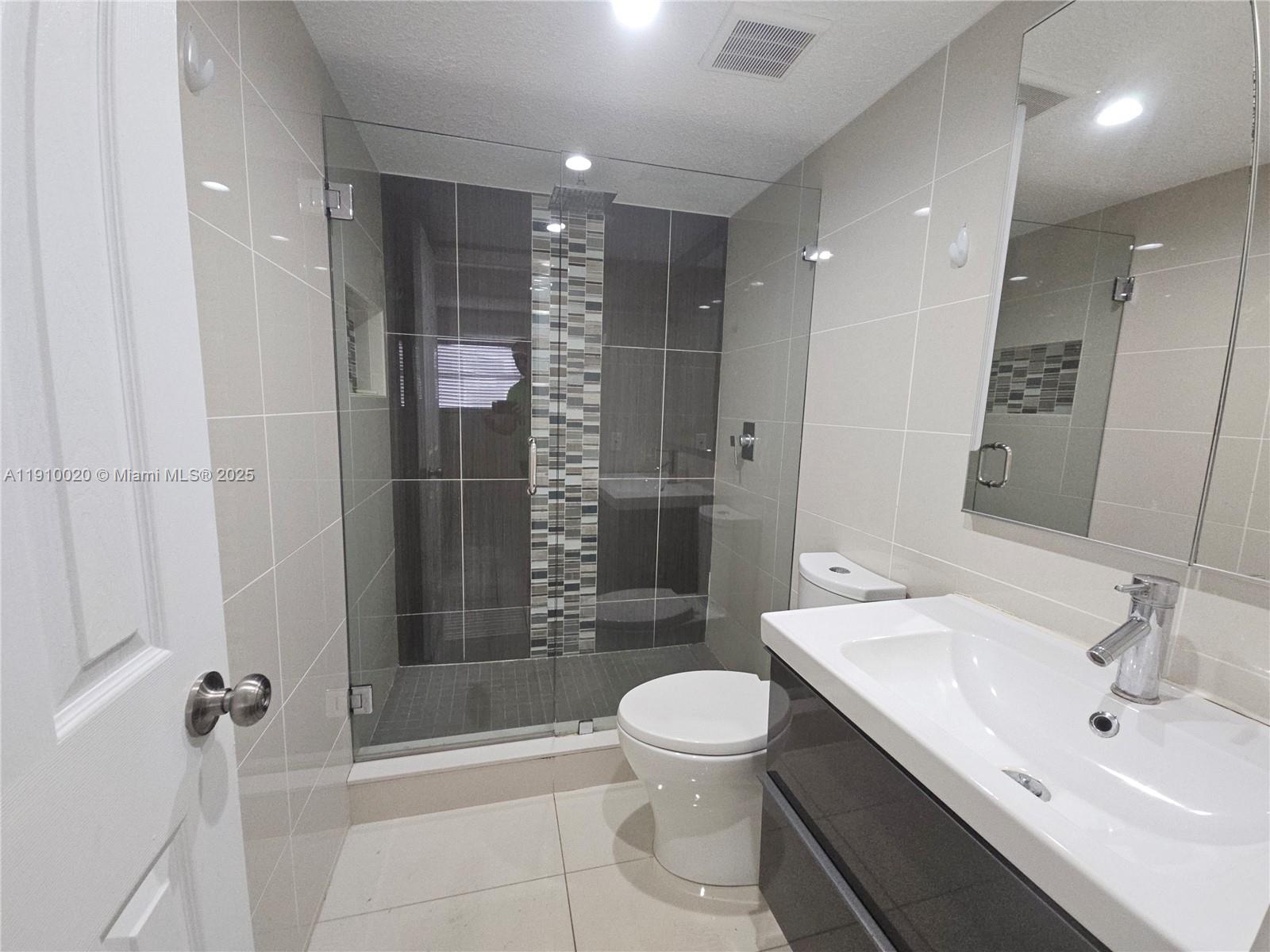 FONTAINEBLEAU GARDENS CON - Residential Lease