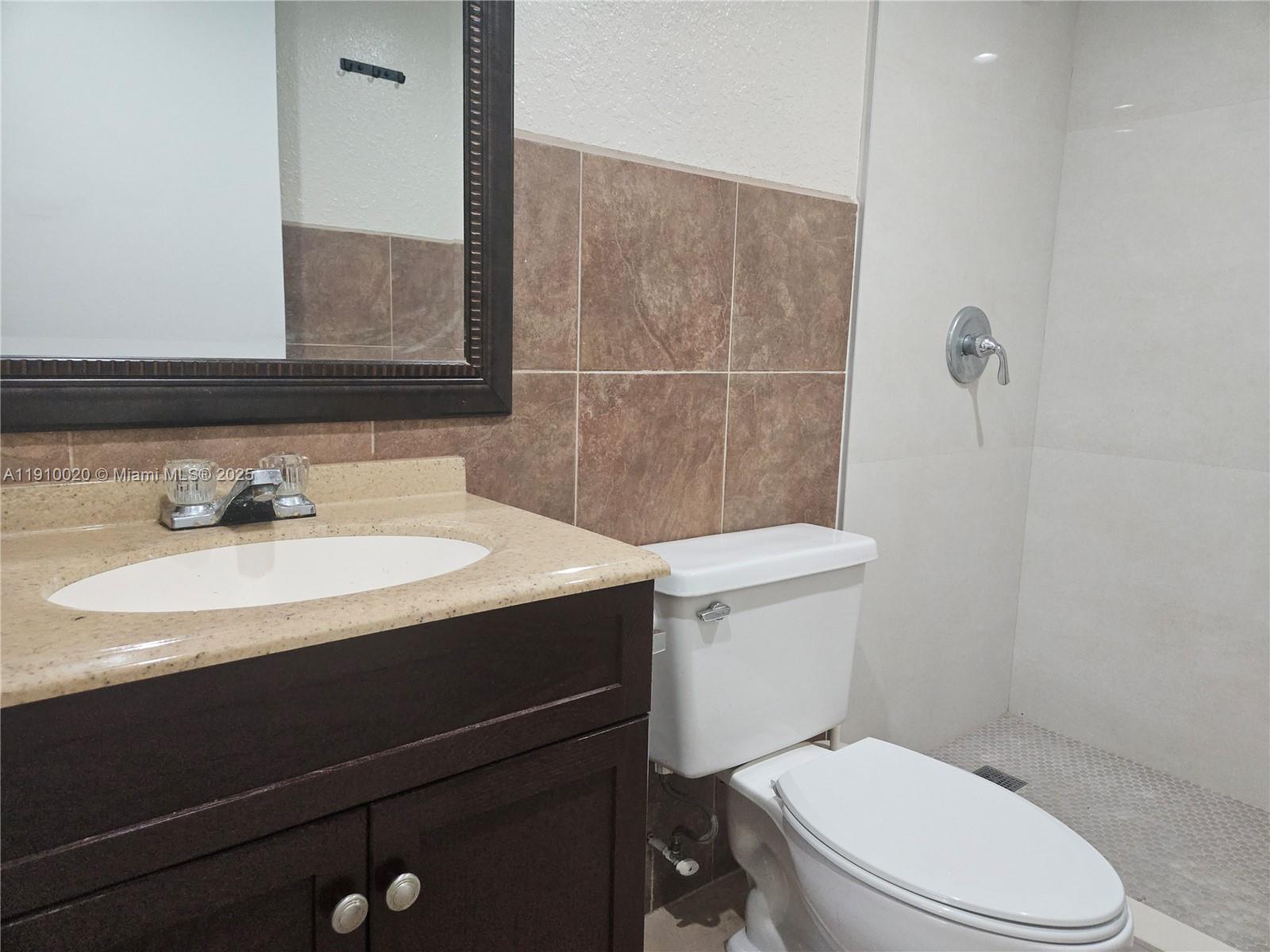 FONTAINEBLEAU GARDENS CON - Residential Lease