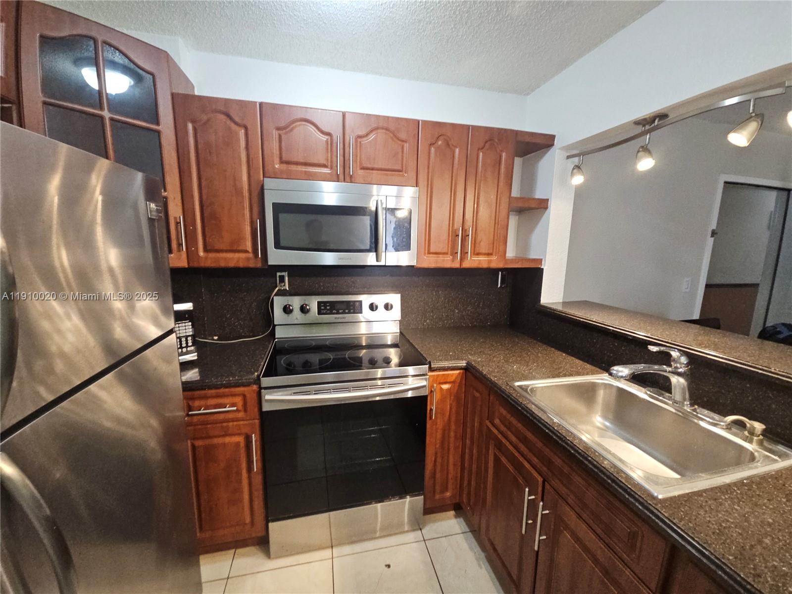 FONTAINEBLEAU GARDENS CON - Residential Lease