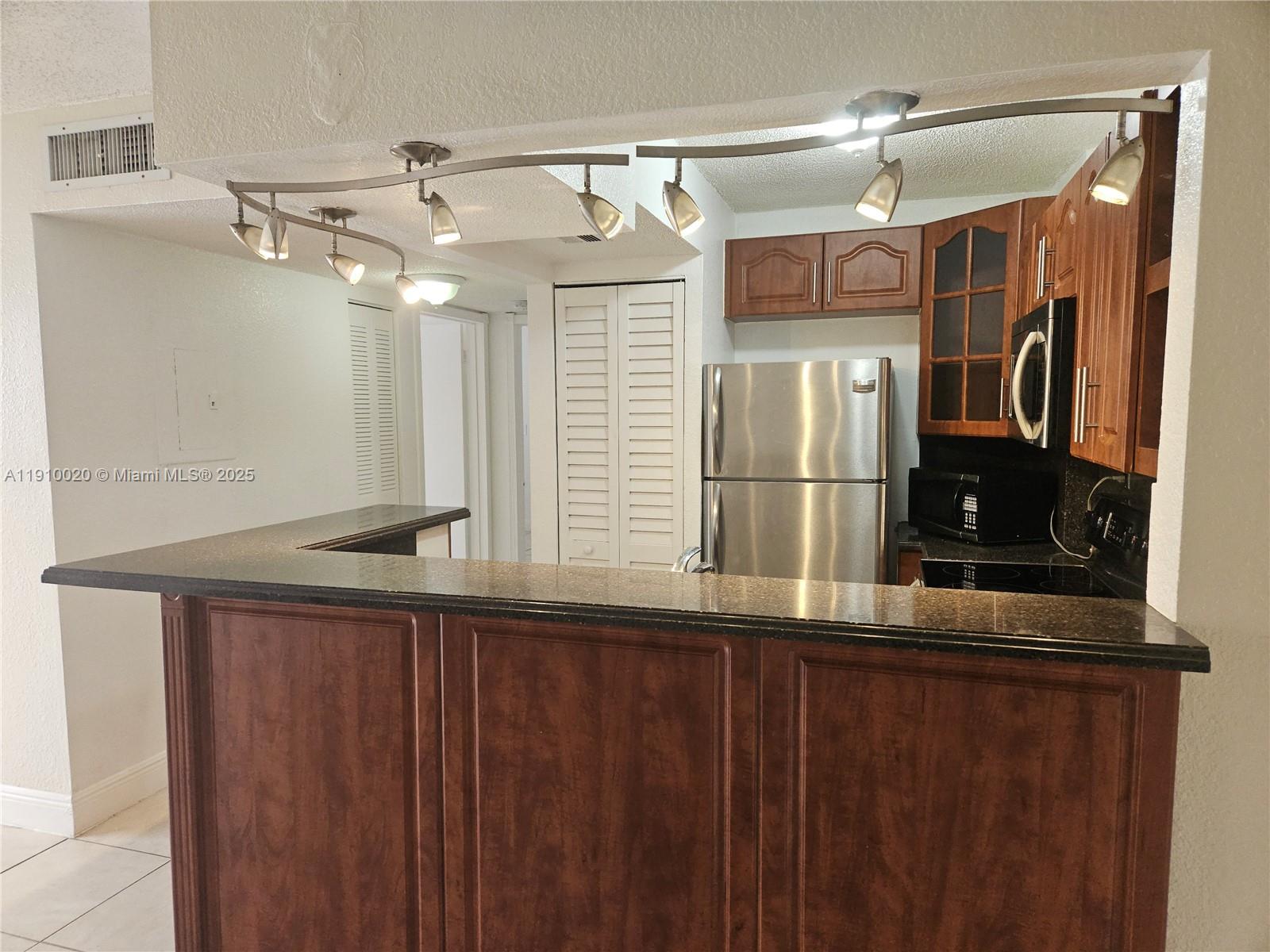 FONTAINEBLEAU GARDENS CON - Residential Lease