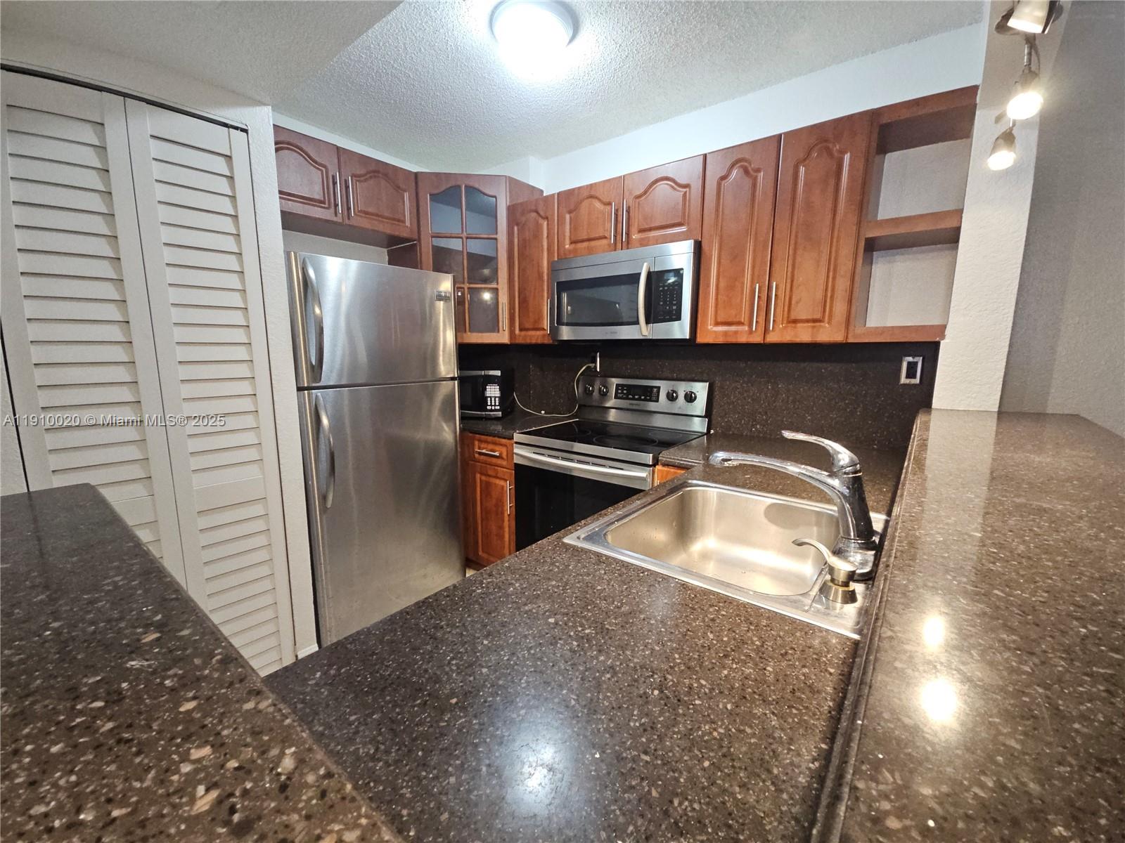 FONTAINEBLEAU GARDENS CON - Residential Lease