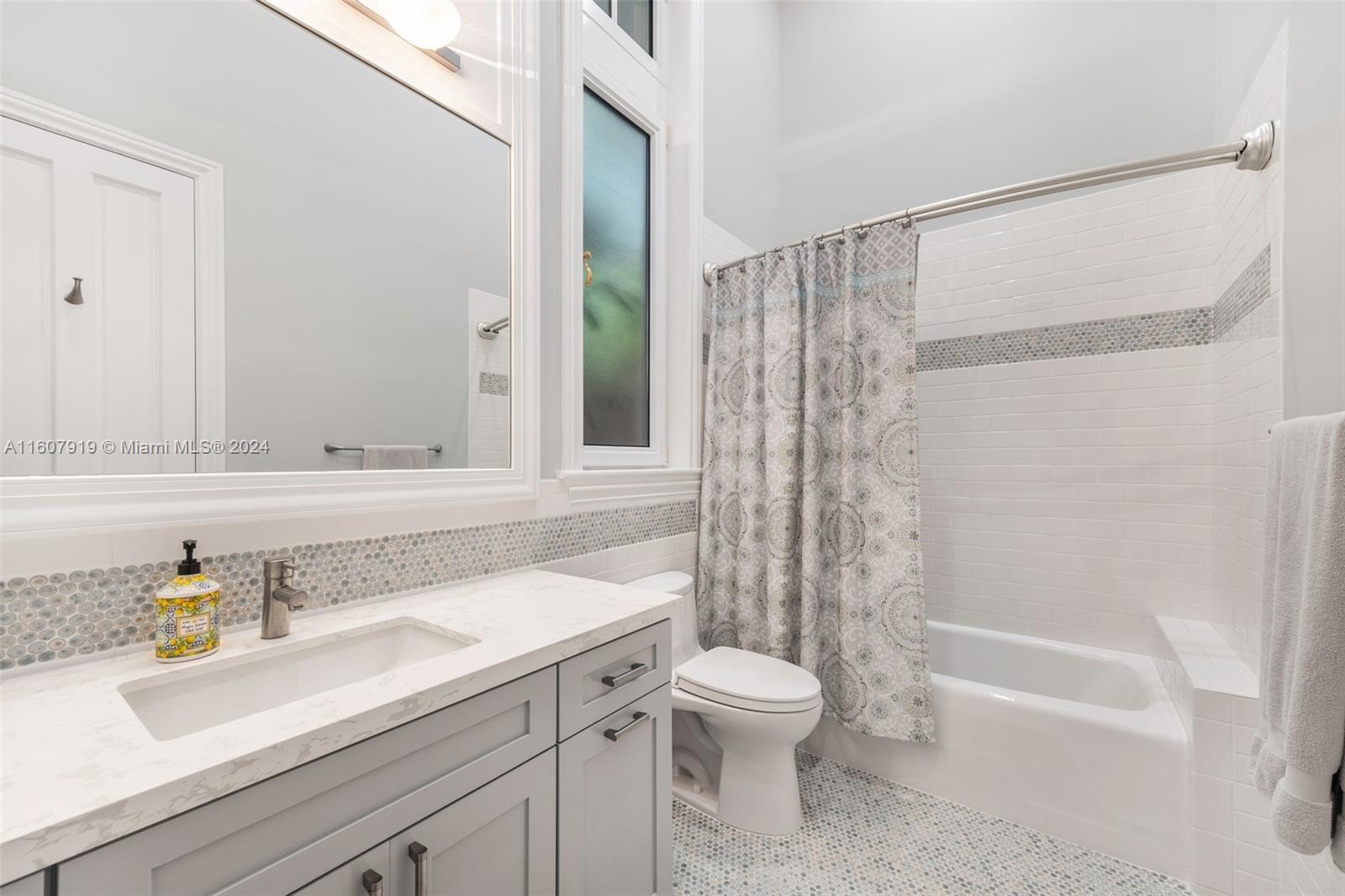 HELMS COUNTRY ESTATES RE- - Residential