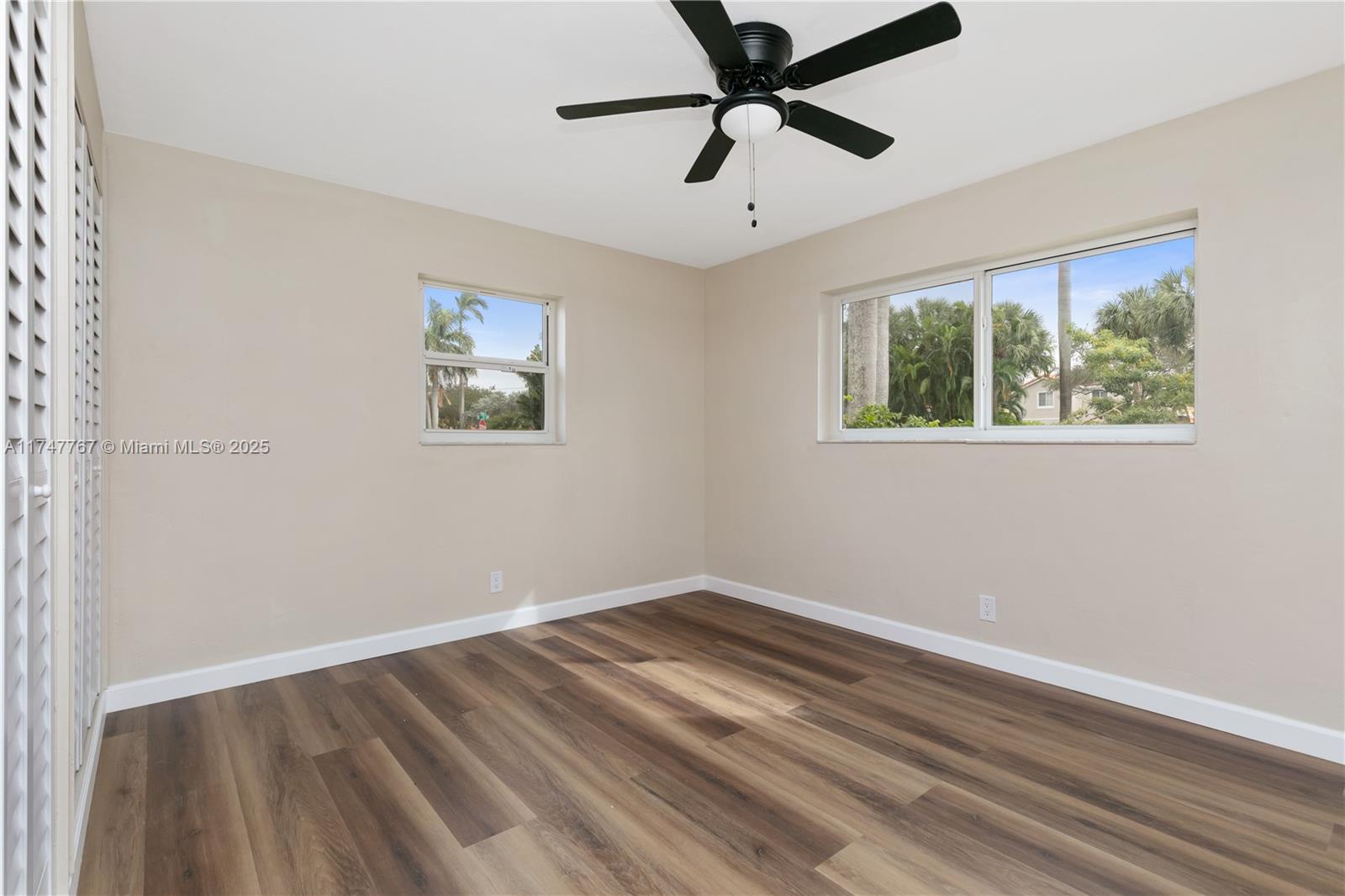 HOLLYWOOD HOMESITES HIGH - Residential Lease