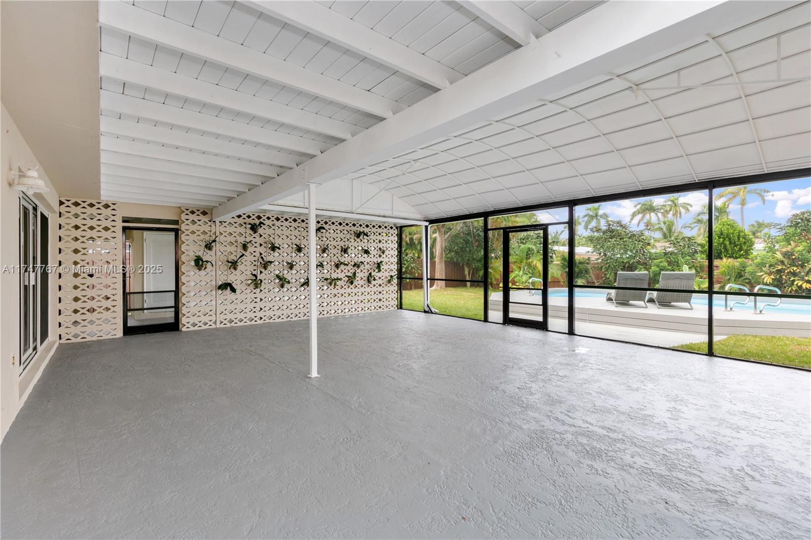 HOLLYWOOD HOMESITES HIGH - Residential Lease