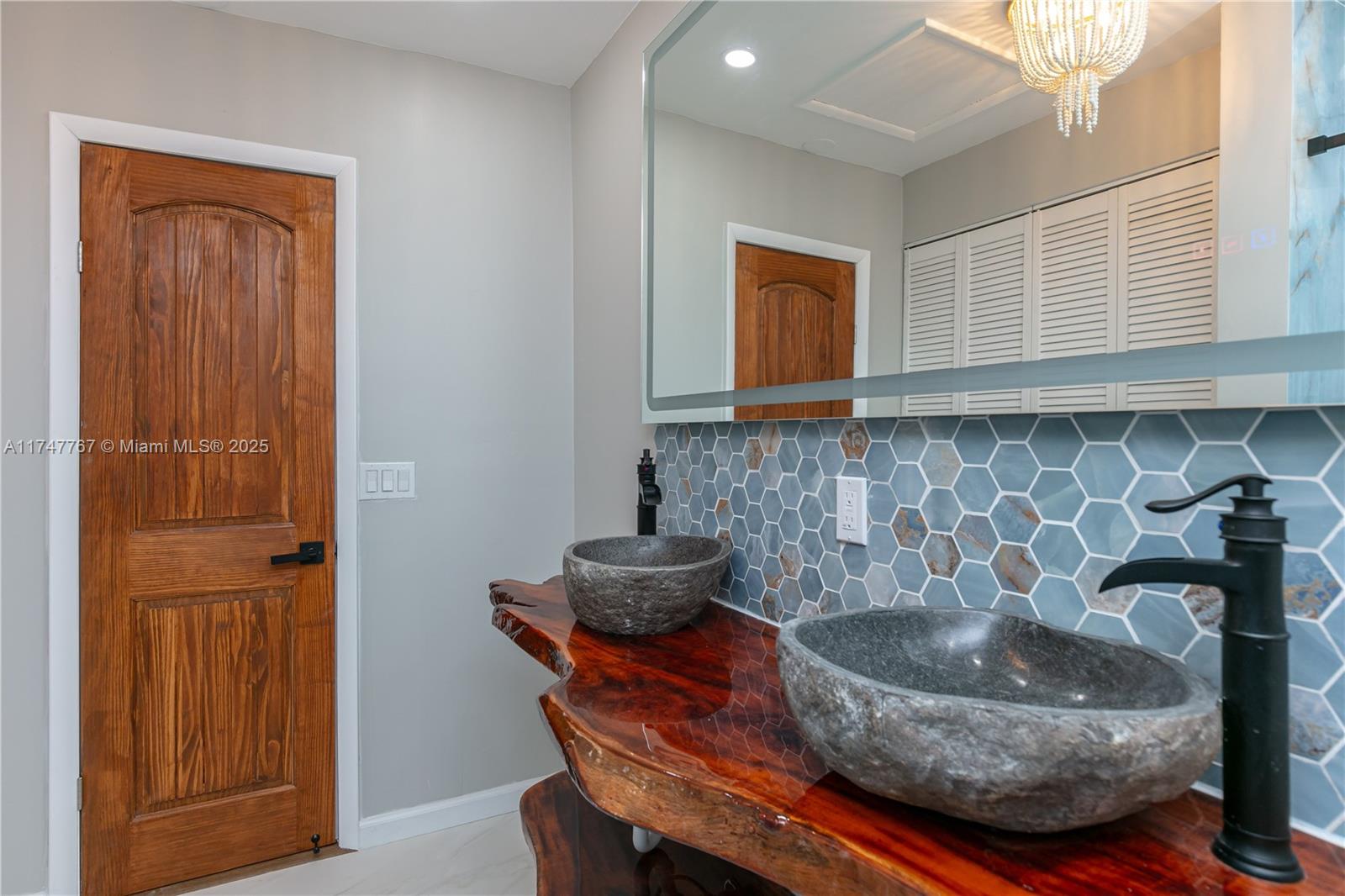 HOLLYWOOD HOMESITES HIGH - Residential Lease